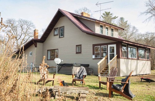 Gleason Cottage | Lakeside Getaway @ Ro's On Pine Lake (w/Hot Tub)!