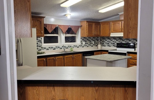 Lakewood  Shelby County House | Lakeside Haven Come enjoy the relaxing stay next to the Lake with nature sounds