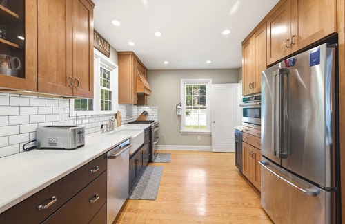 Lakeside Cottage | Lakeside Home Walking Distance To Association Beach!