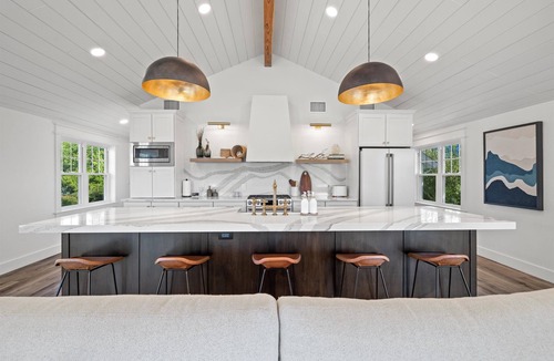 Village of Pewaukee House | Lakeview Retreat: Main + Guest House, Sleeps 10
