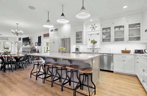 South Haven House | Lamb Guest | Private Pool, Hot Tub, Cabana, Outdoor Chess, Dogs | Near Lake MI