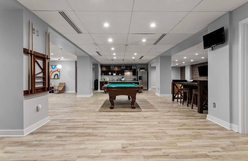 Financial District Apartment | Landing | Amazing 1BD, Gym, Pool