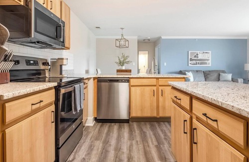 Eureka Apartment | Landing | Beautiful 2BD, Clubhouse, Pool