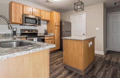Eureka Apartment | Landing | Chic 2BD, Gym, Pool