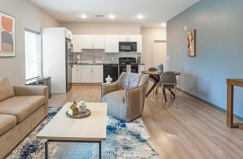 Pinch District Apartment | Landing | Incredible 2BD, Rooftop Lounge, Gym