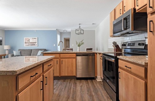 Eureka Apartment | Landing | Spectacular 2BD, Pool, Clubhouse