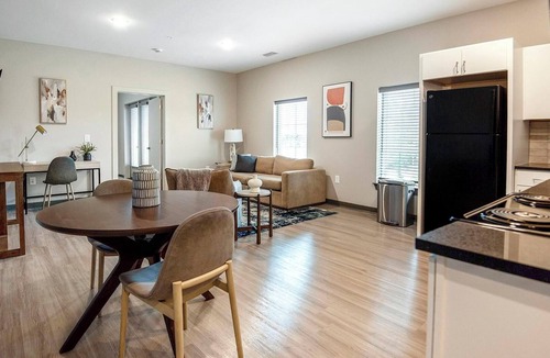 Pinch District Apartment | Landing | Spectacular 2BD, Pool, Yoga Studio