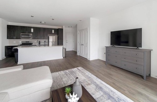 Schaumburg Apartment | Landing | Stunning 1BD, Pool, Gym