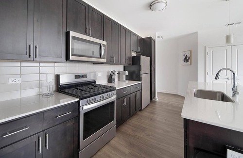 Schaumburg Apartment | Landing | Stunning 1BD, Pool, Gym