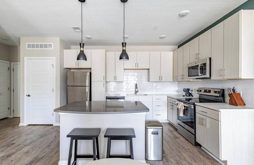 Kenton Apartment | Landing | Stunning 2BD, Yoga Studio, Clubhouse