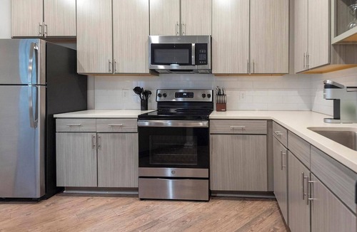 Cordova Apartment | Landing | Stylish 2BD, Yoga Studio, Pool