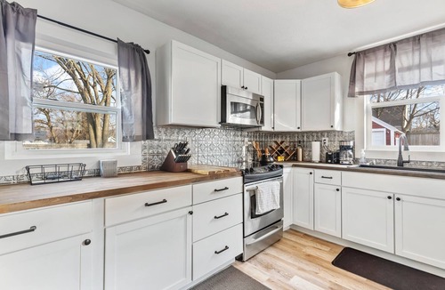 Lansing House | Lansing 3BR near downtown — Game room & EV garage