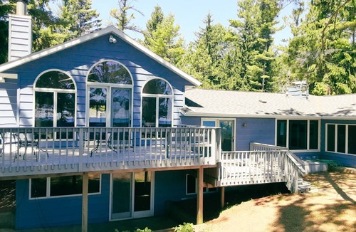 Two Rivers House | Large 5 Bedroom House with Huge 6 mile Sandy Beach On Lake Michigan State Park!
