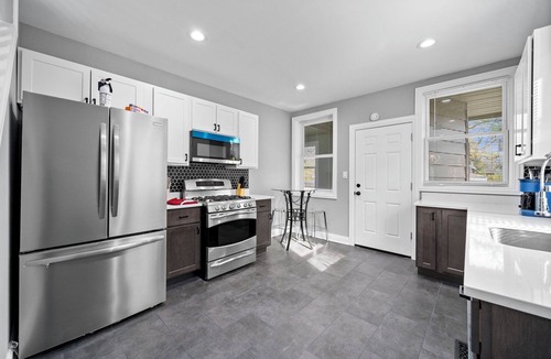 Chicago House | Large 5BR Retreat. Perfect for Long Stays & Groups