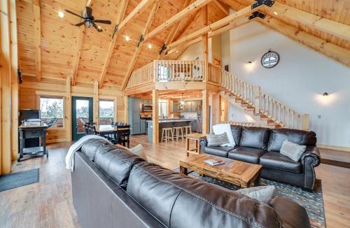 Gilbertsville House | Large Deck & Shared Dock: Cabin on Kentucky Lake!