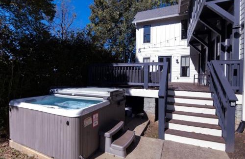 Eastwood House | Large Grand East Nash 4Br Hot Tub