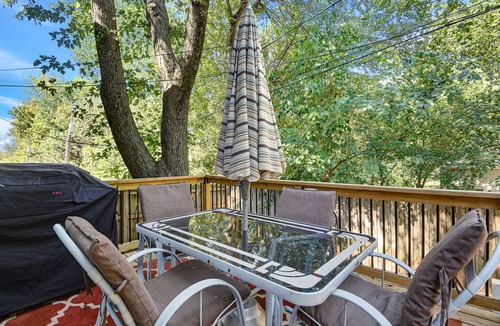 Merriam House | ♧Large Groups Welcome♧Peloton Bike+Tread♧Ping Pong Table♧Deck♧8 TVs♧Parking