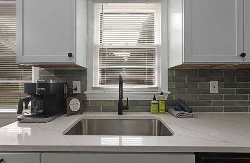 Lee's Summit House | Large Home KingBeds 4BR PingPong&Darts FencedYard