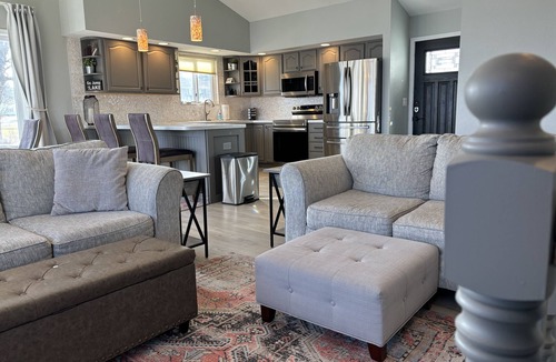 Houghton Lake House | LAST MINUTE OPENING! May 31-June 6. ACT FAST. Large 3BR 3 Bath Waterfront Gem