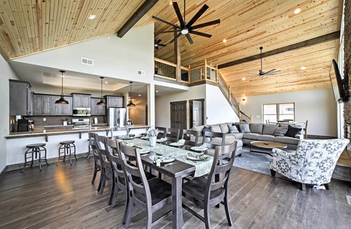 Lampe House | Lavish Retreat w/Decks, Steps to Table Rock Lake!