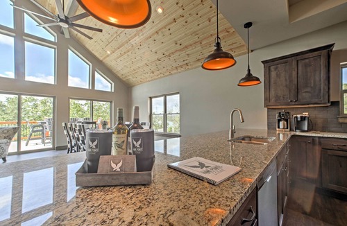 Lampe House | Lavish Retreat w/Decks, Steps to Table Rock Lake!