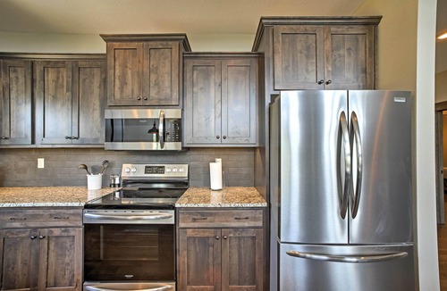 Lampe House | Lavish Retreat w/Decks, Steps to Table Rock Lake!