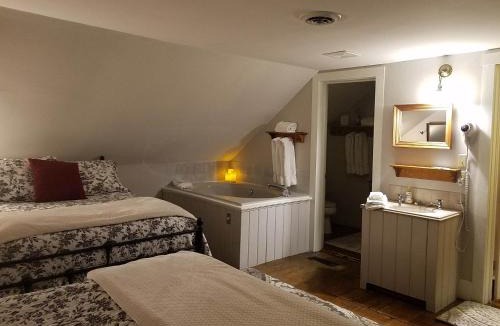 Cedarburg Hotel | Lilly Pad