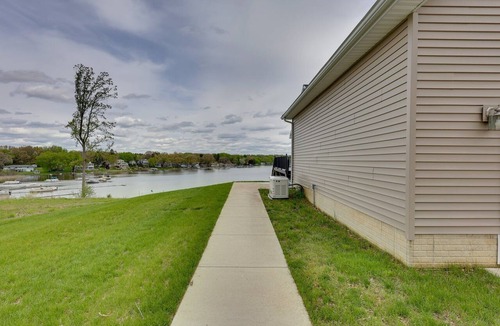 Grass Lake House | Little Wolf Lake Retreat/All sports lake!
