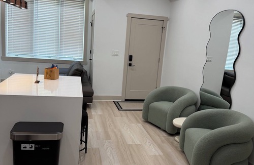 Grand Boulevard Apartment | Living like a local in Bronzeville chicago with massive roof deck