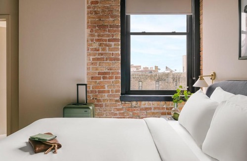 West Loop Gate Apartment | LIVN West Loop Chicago 1 BR