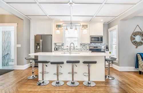South Haven House | Location, Design, Indoor/Outdoor space, close to town and beach!