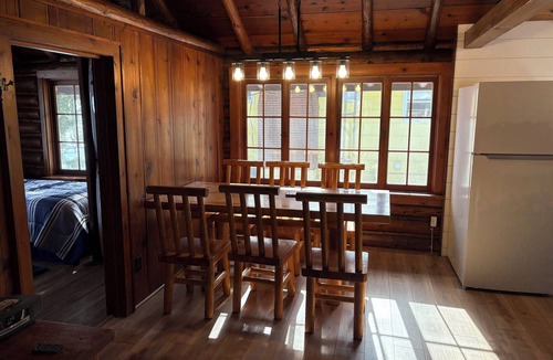 Au Gres Cottage | LogginOut Cottage 3-bedroom cottage in tranquil Au Gres with lots of sandy beach