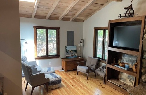 Pigeon Cabin | Lone Eagle Lodge Cozy 3-bedroom cabin, located on Sand Point near Caseville, MI