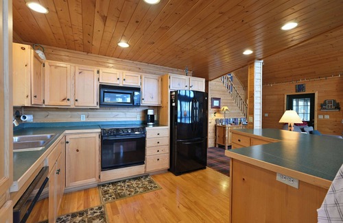 Hayward House | Loon Song on Lost Land Lake | Access to Teal Lake | Trophy Musky Fishing