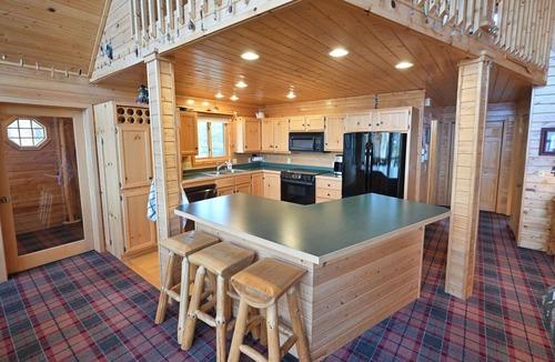 Hayward House | Loon Song on Lost Land Lake | Access to Teal Lake | Trophy Musky Fishing