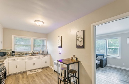 Riverview Apartment | Lovely 1-bedroom unit blocks from downtown St.Paul