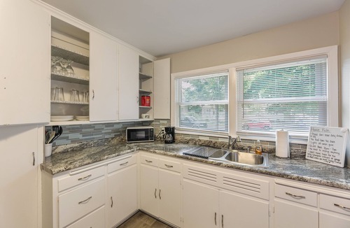 Riverview Apartment | Lovely 1-bedroom unit blocks from downtown St.Paul
