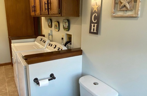 Harvey House | Lovely 2-bedroom in Harvey, under 10min drive to downtown Marquette