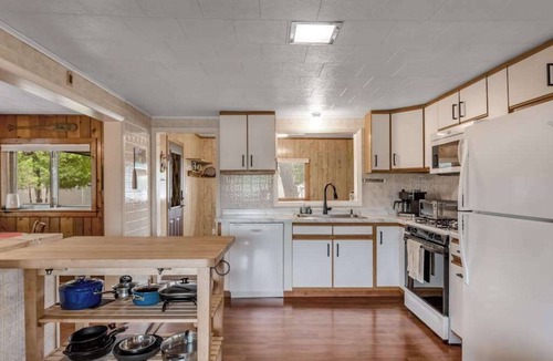 Mercer House | Lovely home with Mercer Lake view, patio, full kitchen, on trail 17