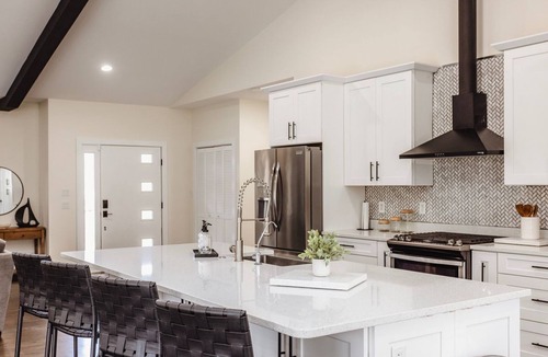 New Buffalo House | Lovely House, Walk to Assn. Beach, Solo Stove, Great Kitchen