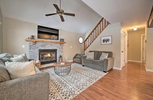 Higgins Lake House | Lovely Roscommon Cabin < 3 Mi to Higgins Lake!