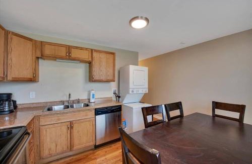Southwest Garden House | Lovely Unit in Historic SW Garden - 3 Queen beds