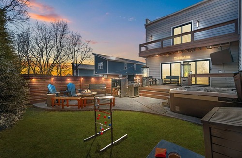 St. Louis House | Lux! Hot Tub. Game Room. Sauna. Fitness. Fire Pit. Forest Park. The Zoo. Dogtown