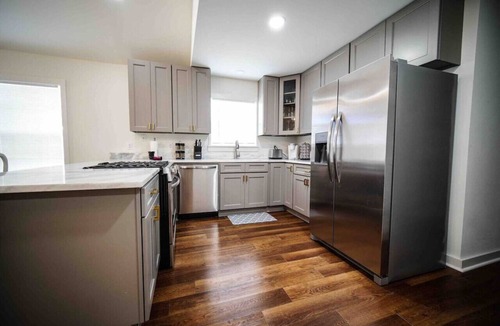 Faubourg Livaudais Cottage | Luxe 3BR w/fenced parking 2 miles to French Qtr
