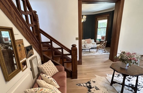 Oak Park House | Luxe and Modern Victorian SFH w/Parking