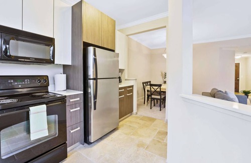 Novi Apartment | Luxury 2BD | DT Novi | 2 Beds | Free Parking