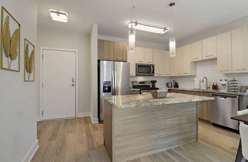 Warrenville Apartment | Luxury 2BR - Pool, Gym, Mins to Naperville!