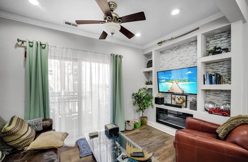 Bridgeport House | Luxury 3-bedroom house with AC in vibrant Chicago