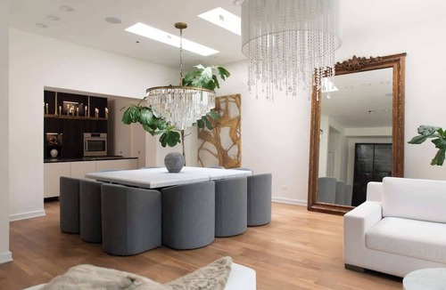 Gold Coast Condo | Luxury 4BD Gold Coast Penthouse with Deck & Views