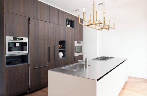 Gold Coast Condo | Luxury 4BD Gold Coast Penthouse with Deck & Views